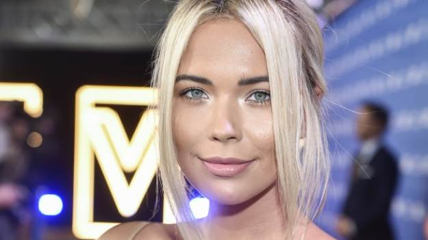 RMF Extra: Suknia z dekoltem do pasa i olśniewający uśmiech. Sandra Kubicka kwitnie! "Jedna z najpiękniejszych kobiet w Polsce" [WIDEO]