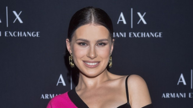 RMF Extra: Gwiazda "365 dni" bez stanika! Anna-Maria Sieklucka prowokuje roznegliżowanym ciałem