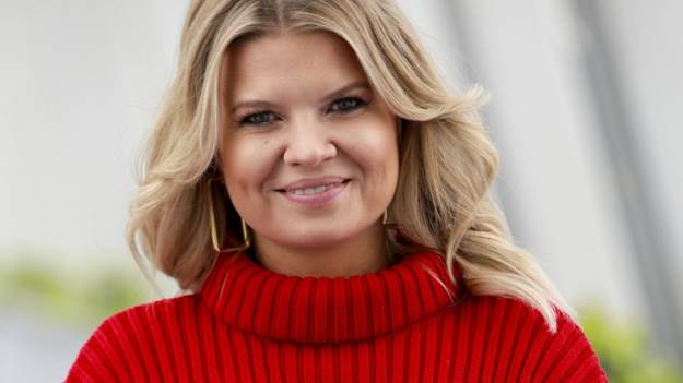 RMF Extra: Marta Manowska chwilowo zrezygnowała z dotychczasowej fryzury. Po falowanych pasmach nie ma śladu! 