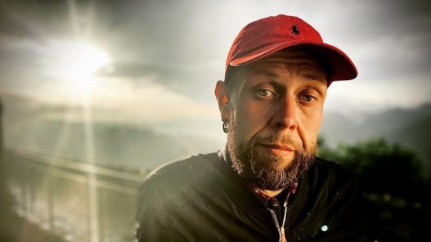 RMF Extra: Mateusz z "Gogglebox" odsłonił ciało na plaży. Tak wygląda po zgubieniu 160 kg [ZDJĘCIE]