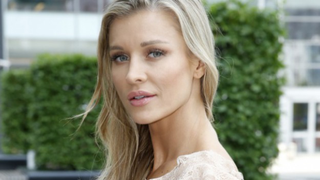 RMF Extra: Ostra krytyka pod zdjęciem męża i córki Joanny Krupy. Na hejterski komentarz odpowiedzieli fani pary