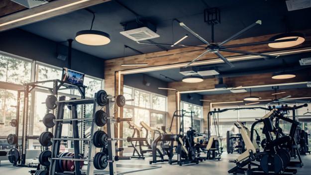 RMF Extra: Siłownia otwarta mimo zakazu? Właściciel uważa, że to sklep ze sprzętem