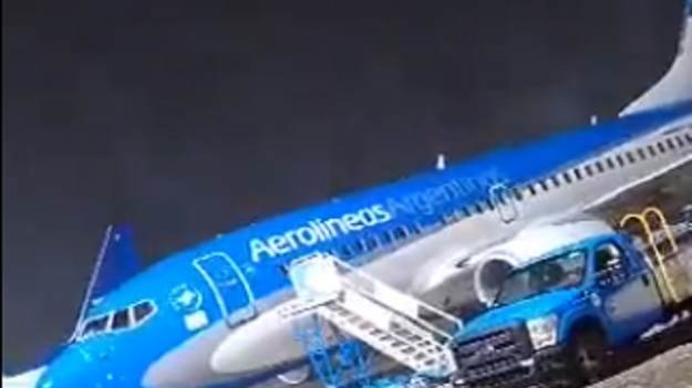 RMF Extra: Wichura przestawiła samolot. Maszyna sama jechała po płycie lotniska. Jest nagranie