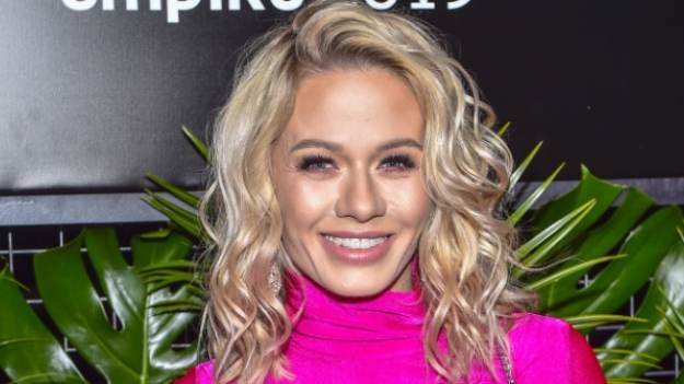 RMF Extra: Kasia Dziurska odsłania pośladki, pozując na kamieniu. Fani zachwyceni: "Boska" [FOTO]