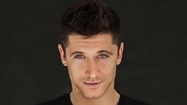 RMF Extra: Robert Lewandowski wrzucił do sieci półnagie zdjęcie. Fanki oszalały! 