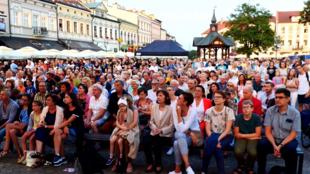 RMF Extra: "If I Can Dream - Elvis Presley symfonicznie". Rzeszów znów uczcił Króla Rock and Rolla [WIDEO]