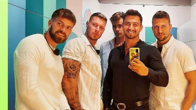 RMF Extra: Daniel z "Love Island" oszukał wszystkich?! Widzowie są pewni, że ma dziewczynę poza programem! 