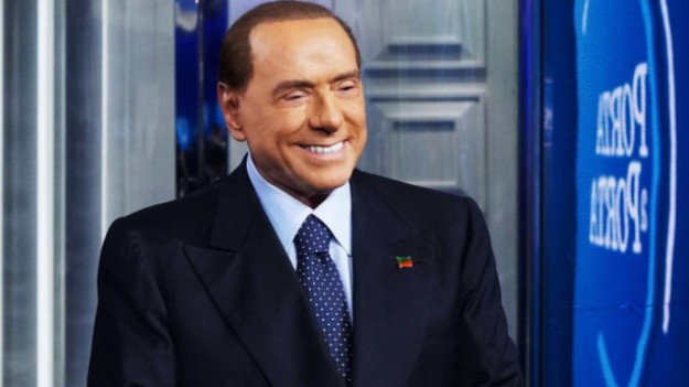 RMF Extra: Półnaga aktywistka przed Silvio Berlusconi: "Twój czas minął"!