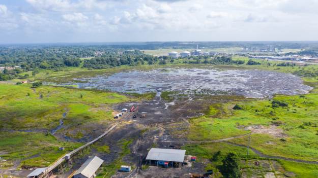 Największe jezioro asfaltowe świata. W środku..