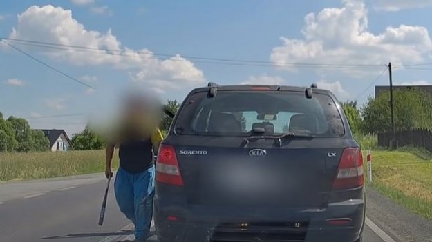 RMF Extra: Agresja na drodze! Z kijem baseballowym ruszył na kierowcę [WIDEO]
