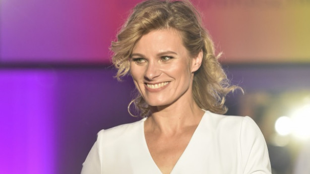 RMF Extra: Anna Głogowska cała w... piasku! Była partnerka Piotra Gąsowskiego eksponuje szczupłe ciało w bikini [ZDJĘCIA]