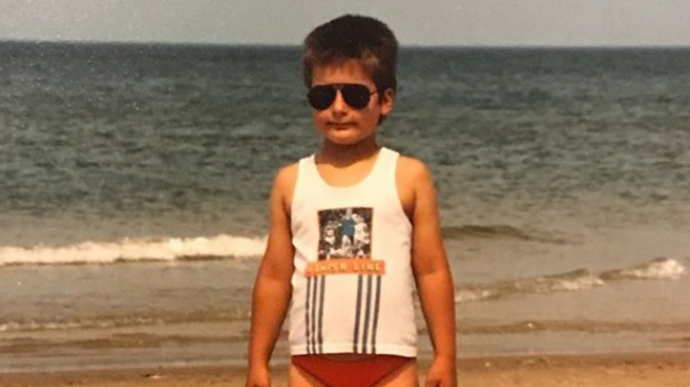 RMF Extra: Aktor pochwalił się zdjęciem z dzieciństwa: "Who’s the Boss..."? 