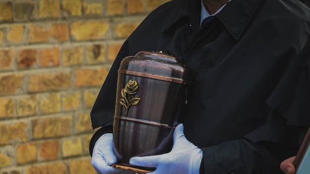 RMF Extra: Wieźli urnę z prochami na cmentarz. Zapomnieli o ważnym "szczególe"