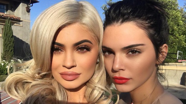 RMF Extra: Kylie Jenner i Kendall Jenner niemal identyczne. To zdjęcie zaszokowało fanów
