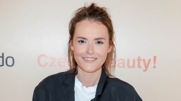 RMF Extra: Olga Frycz w zmysłowej sesji. Aktorka odsłoniła ciało. Wszyscy patrzą na jedno [FOTO]