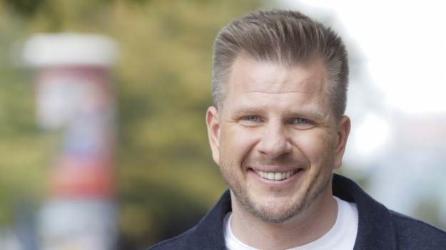 RMF Extra: Filip Chajzer ujawnił, kto w jego lokalu wypije kawę za darmo. "Ten wpis rozwala emocjonalnie"