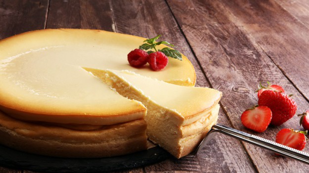 RMF Extra: Sernik wiedeński czy nowojorski? Zrób idealne ciasto według przepisu Ani Starmach! 