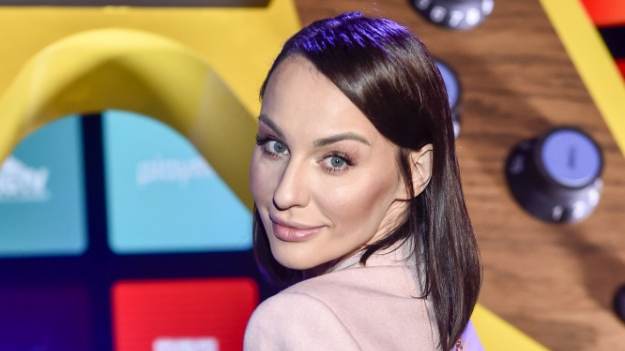 RMF Extra: Maja Hirsch uwodzi głębokim dekoltem. Ona wie, jak rozgrzać fanów do czerwoności [ZDJĘCIE]