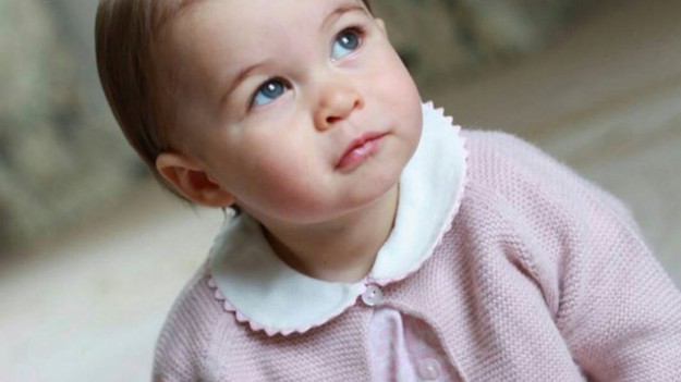 RMF Extra: Księżniczka Charlotte ma już 2 latka. Od ostatnich urodzin naprawdę urosła!