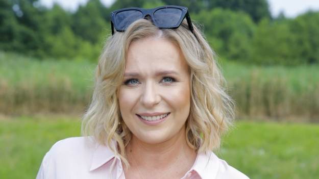 RMF Extra: Aneta Zając uciekła przed upałem prosto do basenu. Gwiazda "Pierwszej miłości" zdradziła, jak spędza wolny czas! 