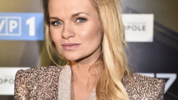 RMF Extra: Emilia Komarnicka nosi biżuterię z własnego mleka i włosów synów. Aktorka podzieliła się intymnymi kadrami! [ZDJĘCIA]