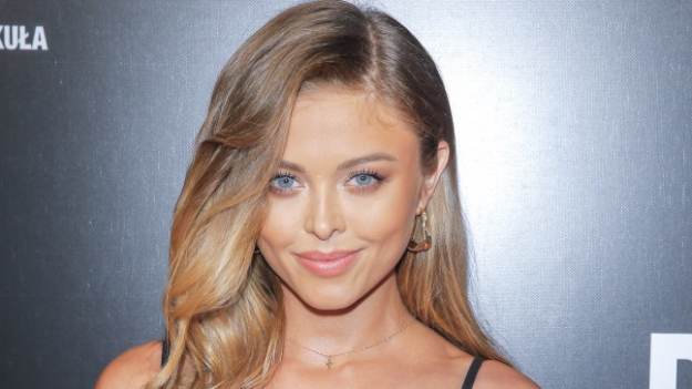 RMF Extra: Joanna Opozda podkreśla figurę w obcisłej mini! "Mamuśka" [ZDJĘCIA]