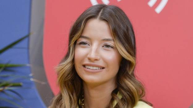 RMF Extra: Półnaga Julia Wieniawa pręży pośladki w akrobatycznej pozie. Fani oniemieli [ZDJĘCIA]