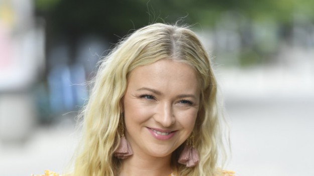 RMF Extra: Barbara Kurdej-Szatan w rozpiętej koszuli i skąpym bikini! Aktorka chwali się zdjęciem z wypoczynku! [FOTO]