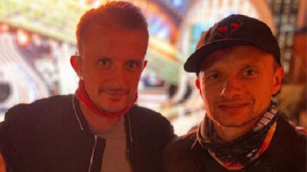 RMF Extra: "Rolnik szuka żony". Jeden z braci jednak nie jest z uczestniczką poznaną w programie? Te zdjęcia mówią sporo! 