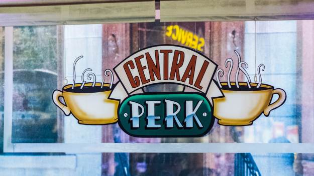 RMF Extra: Znany aktor wystąpił w serialu "Przyjaciele" za darmo. Przegrał zakład z Matthew Perrym 