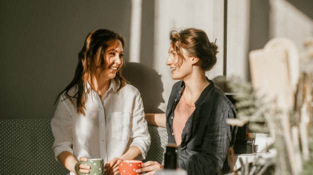 RMF Extra: Osiem prostych gestów, które sprawią, że każdy cię polubi 