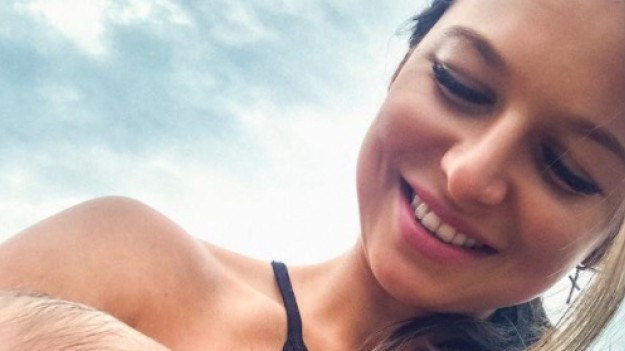 RMF Extra: Anna Lewandowska pokazała, jak karmi Klarę piersią. Odważne zdjęcie trenerki