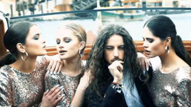 RMF Extra: Michał Szpak powraca z klipem do piosenki "Tic Tac Clock". Będzie hitem tego lata?