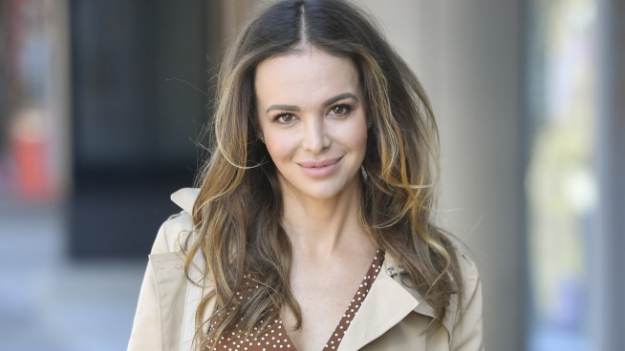 RMF Extra: Anna Wendzikowska w wakacyjnym wydaniu. Rozwiana sukienka delikatnie odsłoniła pośladek gwiazdy