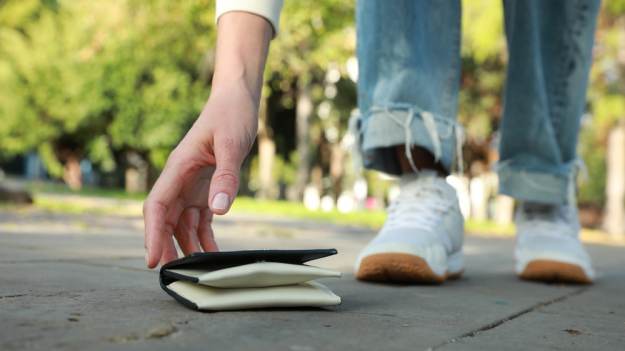 RMF Extra: Zgubiłeś telefon lub portfel? Po tym czasie przejdą na rzecz znalazcy. Właśnie zmieniono przepisy