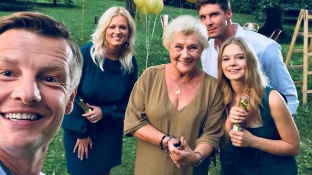 RMF Extra: Mroczkowie dołączyli do obsady lubianego serialu. Czy to koniec braci Zduńskich w "M jak miłość"?