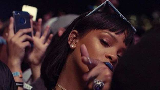 RMF Extra: Rihanna kpi z Królowej Elżbiety?! Fani oburzeni! 