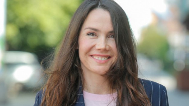 RMF Extra: Olga Bołądź zmieniła fryzurę! Aktorka postawiła na odważne cięcie: "Żyleta"