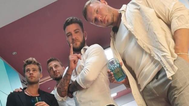 RMF Extra: "Love Island 6". Pierwsze pożegnania i gorąca dyskusja na temat wyzywającego ubioru. Kto opuścił program?