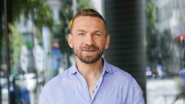 RMF Extra: Oświadczenie Przemka Kossakowskiego odnośnie kompromitującego wideo. "Bawiłem się świetnie"  