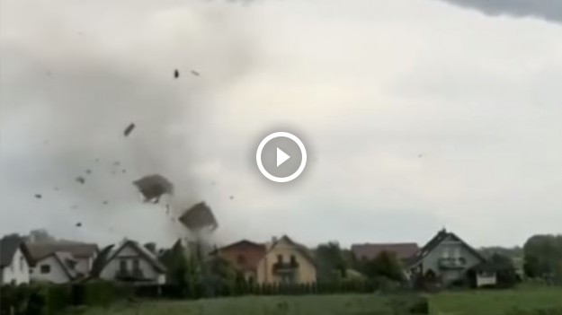 RMF Extra: Niszczycielska trąba powietrzna nad Kaniowem. Ponad 20 domów z zerwanym dachem!