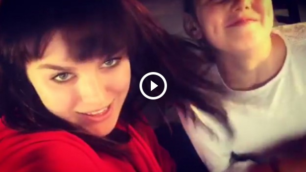 RMF Extra: Ewa Farna pokazała młodszą siostrę! Ma szanse na karierę wokalną?