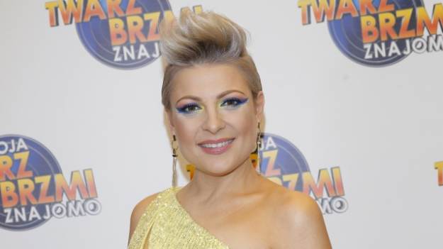 RMF Extra: Magdalena Narożna w cekinowym stroju. Jasny strój podkreślił jej atuty. "Wyglądasz jak panna młoda" [ZDJĘCIA]