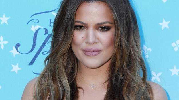 RMF Extra: Khloe Kardashian pokazała zbyt wiele? Celebrytka pozuje topless!