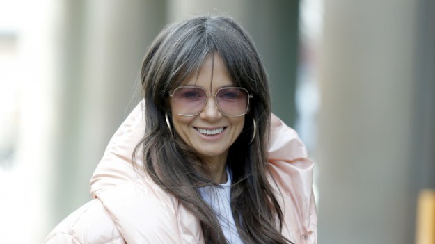 RMF Extra: Kinga Rusin na zdjęciach w stroju kąpielowym. Pozuje ze świniami