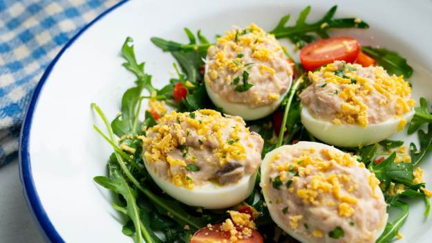 RMF Extra: Jajka faszerowane to must-have na Wielkanoc. Najlepszy przepis Ani Starmach 