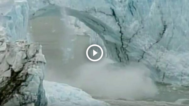 RMF Extra: Niezwykłe zjawisko: Zobacz jak rozpada się argentyński lodowiec Perito Moreno