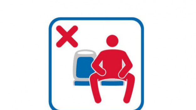 RMF Extra: Wydano oficjalny zakaz: mężczyznom nie wolno rozkraczać się w komunikacji miejskiej