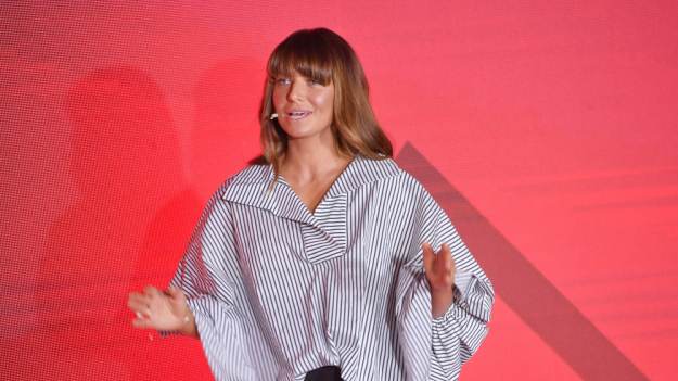 RMF Extra: Anna Lewandowska w bikini. Wszyscy patrzą na jedno. Brzuch trenerki kradnie show! [FOTO]