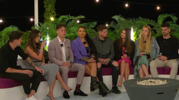 RMF Extra: Namiętne pocałunki na "Love Island" wywołały niesmak wśród widzów. "Poczułam totalne zażenowanie" [WIDEO]